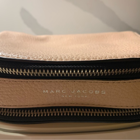Marc Jacobs crossbody bag 😊 - Picture 8 of 8